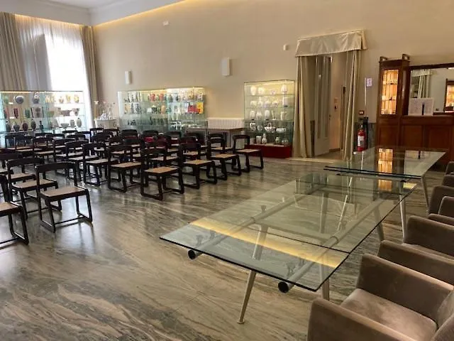 Otel Vittoria 4*